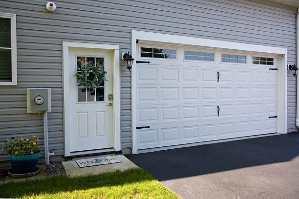 24/7 Emergency Garage Door Panel Replacement experts in Ridgetop, TN